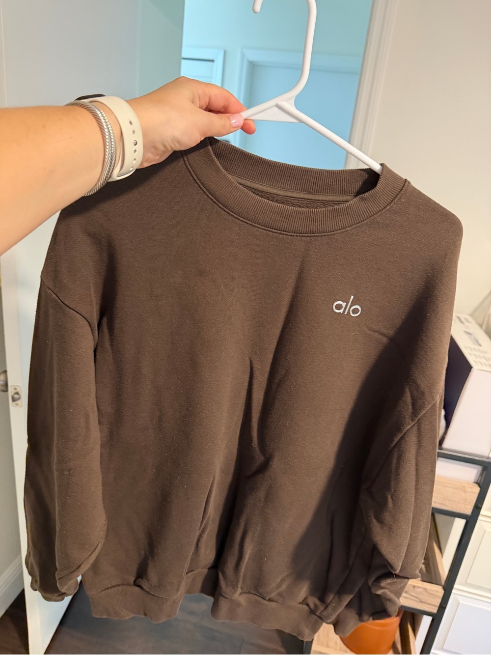 ALO accolade crew neck pullover in espresso - Picture 4 of 6